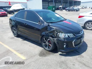 2019 Chevrolet Sonic LT z VIN 1G1JD5SBXK4148018, wystawiony jako IAAI lot #42258275 z przebiegiem 114 348 mil mil oraz . Historia ofert i sprzedaży dostępna na DreamBid. Obrazek 1.
