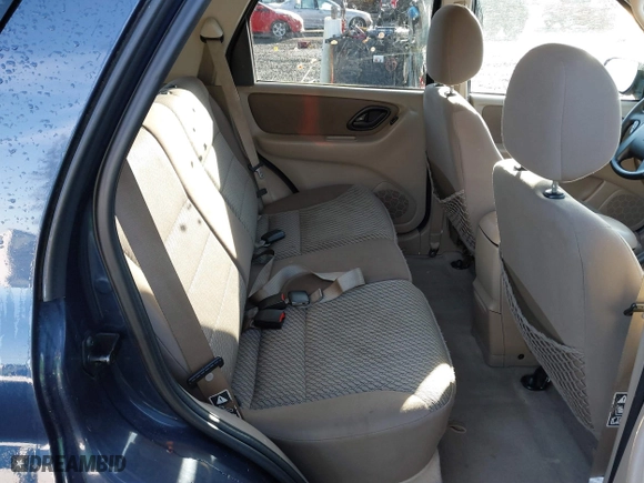 2004 Ford Escape XLT with VIN 1FMYU03134KA30806, listed as a IAAI auction lot 41449933 with 137,897 mi miles. Bid and sale history available at carsss.com. Image 8.