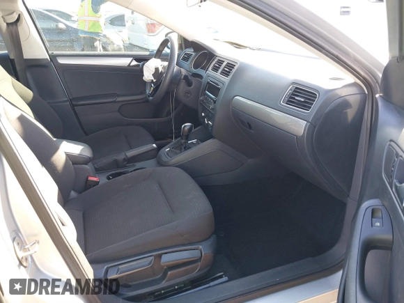 2015 Volkswagen Jetta SE z VIN 3VWD07AJ6FM326731, wystawiony jako IAAI lot #41066250 z przebiegiem 63 242 mil mil oraz . Historia ofert i sprzedaży dostępna na DreamBid. Obrazek 5.