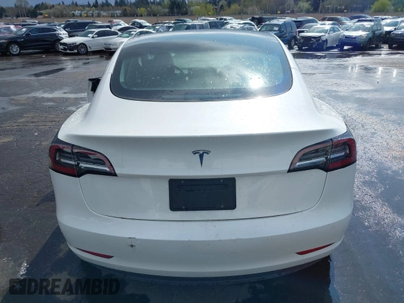 2021 Tesla Model 3 Standard Range Plus z VIN 5YJ3E1EA5MF977437, wystawiony jako IAAI lot #40297512 z przebiegiem 72 039 mil mil oraz . Historia ofert i sprzedaży dostępna na DreamBid. Obrazek 16.