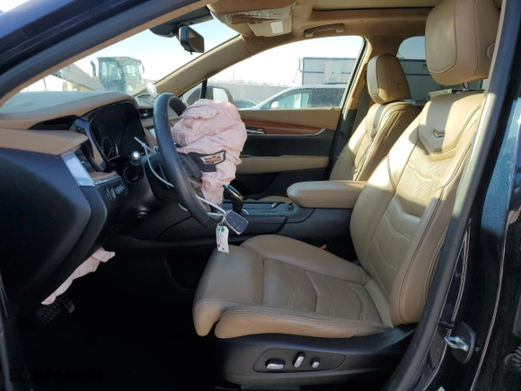 2017 Cadillac XT5 Platinum AWD with VIN 1GYKNFRSXHZ103719, listed as a Copart auction lot 81987464 with 24,335 mi miles and Salvage Title. Bid and sale history available at carsss.com. Image 7.