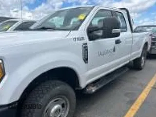 2017 Ford F-250 XLT z VIN 1FT7X2B60HEC16629, wystawiony jako IAAI lot #42309968 z przebiegiem 177 820 mil mil oraz . Historia ofert i sprzedaży dostępna na DreamBid. Obrazek 1.