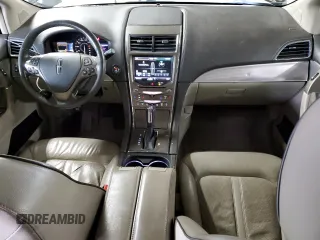 2013 Lincoln MKX z VIN 2LMDJ8JK7DBL05609, wystawiony jako Copart lot #60129615 z przebiegiem 210 678 mil mil oraz Czysty tytuł • Clean title. Historia ofert i sprzedaży dostępna na DreamBid. Obrazek 8.