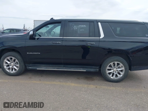 2023 Chevrolet Suburban Premier z VIN 1GNSKFKD3PR472907, wystawiony jako IAAI lot #41993577 z przebiegiem 33 653 mil mil oraz . Historia ofert i sprzedaży dostępna na DreamBid. Obrazek 14.