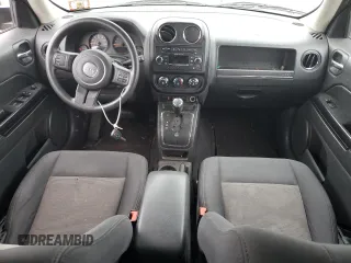 2012 Jeep Patriot Sport z VIN 1C4NJRBBXCD563771, wystawiony jako Copart lot #60524765 z przebiegiem 139 460 mil mil oraz Szkoda całkowita • Salvage title. Historia ofert i sprzedaży dostępna na DreamBid. Obrazek 8.