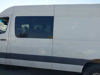 2019 Mercedes-Benz Sprinter Cargo z VIN WD4PF1CD1KP074822, wystawiony jako IAAI lot #40303744 z przebiegiem Nie podano mil oraz . Historia ofert i sprzedaży dostępna na DreamBid. Obrazek 14.