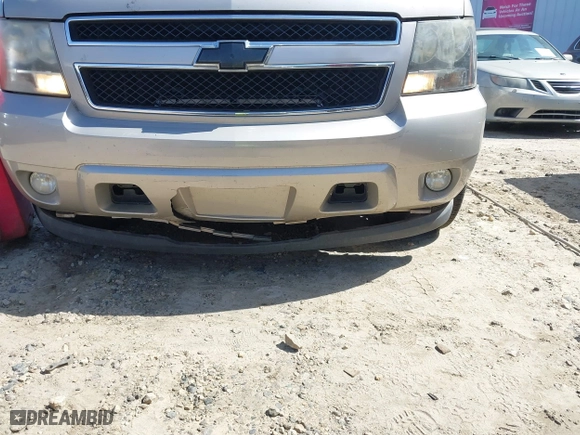2007 Chevrolet Suburban LT with VIN 3GNFC16J37G306159, listed as a IAAI auction lot 41746563 with 289,770 mi miles. Bid and sale history available at carsss.com. Image 6.