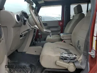 2008 Jeep Wrangler Unlimited Sahara z VIN 1J8GA59108L648333, wystawiony jako Copart lot #57430015 z przebiegiem 506 770 mil mil oraz Czysty tytuł • Clean title. Historia ofert i sprzedaży dostępna na DreamBid. Obrazek 7.