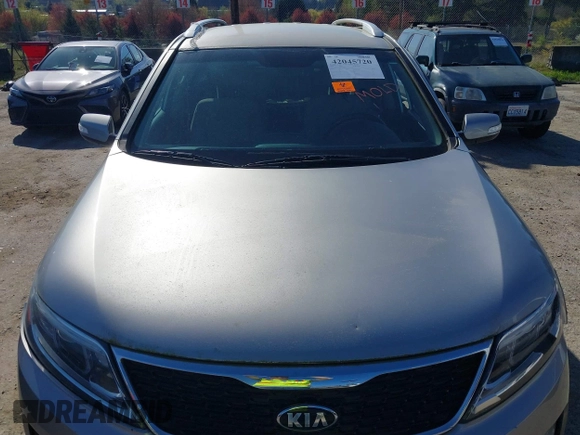 2014 Kia Sorento LX with VIN 5XYKTDA69EG522542, listed as a IAAI auction lot 42045720 with 1 mi miles. Bid and sale history available at carsss.com. Image 10.