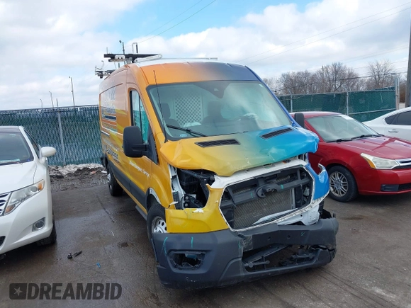 2020 Ford Transit Cargo z VIN 1FTBR2C85LKA15937, wystawiony jako IAAI lot #41673232 z przebiegiem 56 172 mil mil oraz . Historia ofert i sprzedaży dostępna na DreamBid. Obrazek 1.