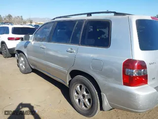 2006 Toyota Highlander w/3rd Row with VIN JTEDP21A660110877, listed as a IAAI auction lot 41330456 with 150,285 mi miles. Bid and sale history available at carsss.com. Image 3.