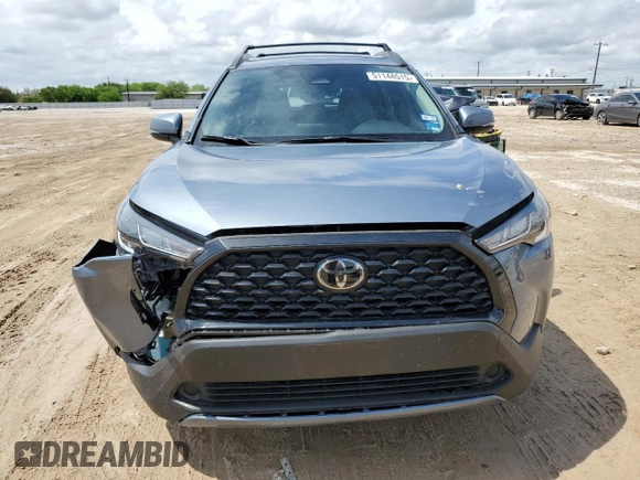 2024 Toyota Corolla Cross LE z VIN 7MUCAAAG4RV111324, wystawiony jako Copart lot #51144515 z przebiegiem 2 308 mil mil oraz Szkoda całkowita • Salvage title. Historia ofert i sprzedaży dostępna na DreamBid. Obrazek 5.
