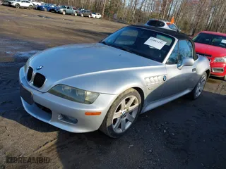 2001 BMW Z3 2.5i with VIN WBACN33461LM03363, listed as a IAAI auction lot 41883292 with 184,957 mi miles. Bid and sale history available at carsss.com. Image 2.