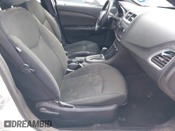 2014 Dodge Avenger SE z VIN 1C3CDZAB2EN174348, wystawiony jako IAAI lot #41923689 z przebiegiem 136 576 mil mil oraz . Historia ofert i sprzedaży dostępna na DreamBid. Obrazek 5.