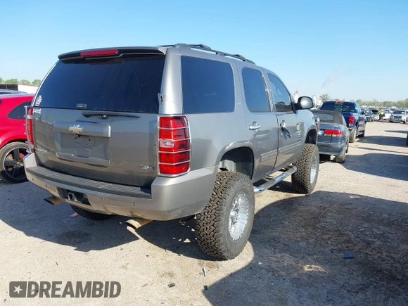 2009 Chevrolet Tahoe 2LT z VIN 1GNFC230X9R291177, wystawiony jako IAAI lot #41965944 z przebiegiem 71 073 mil mil oraz . Historia ofert i sprzedaży dostępna na DreamBid. Obrazek 4.