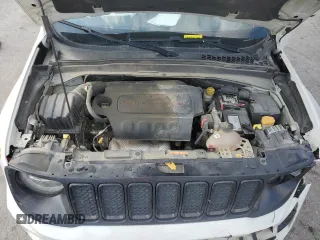2020 Jeep Renegade Altitude with VIN ZACNJABB2LPL31651, listed as a Copart auction lot 68402614 with 135,031 mi miles and Salvage Title. Bid and sale history available at DreamBid. Image 14.