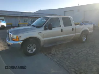 2001 Ford Super Duty F-250 XL with VIN 1FTNW20S81EA81948, listed as a Copart auction lot 49008325 with 211,966 mi miles and Salvage Title. Bid and sale history available at carsss.com. Image 1.