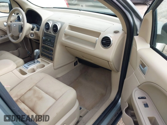 2005 Ford Freestyle SE with VIN 1FMZK01195GA74424, listed as a IAAI auction lot 41671994 with 238,292 mi miles. Bid and sale history available at carsss.com. Image 5.