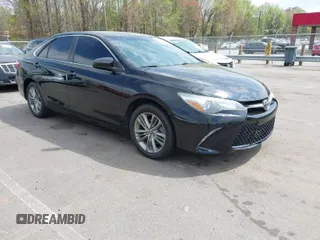 2015 Toyota Camry XLE z VIN 4T1BF1FK8FU923409, wystawiony jako IAAI lot #41949225 z przebiegiem 130 905 mil mil oraz . Historia ofert i sprzedaży dostępna na DreamBid. Obrazek 1.