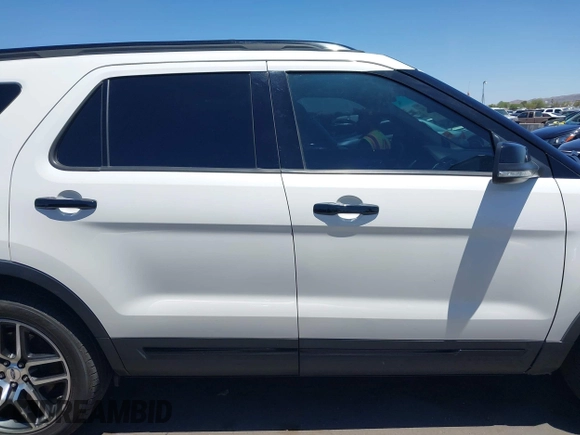 2017 Ford Explorer Sport z VIN 1FM5K8GT4HGA61316, wystawiony jako IAAI lot #42572392 z przebiegiem 92 860 mil mil oraz . Historia ofert i sprzedaży dostępna na DreamBid. Obrazek 13.