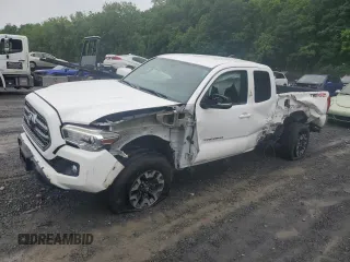 2016 Toyota Tacoma SR5 z VIN 5TFSZ5AN5GX027010, wystawiony jako Copart lot #61137695 z przebiegiem 146 934 mil mil oraz Szkoda całkowita • Salvage title. Historia ofert i sprzedaży dostępna na DreamBid. Obrazek 1.