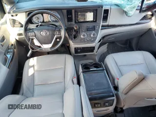2020 Toyota Sienna XLE z VIN 5TDDZ3DC0LS249557, wystawiony jako Copart lot #56172865 z przebiegiem 79 667 mil mil oraz Szkoda całkowita • Salvage title. Historia ofert i sprzedaży dostępna na DreamBid. Obrazek 8.