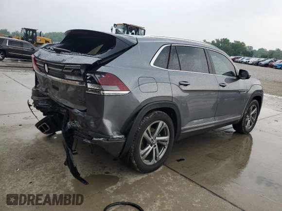 2024 Volkswagen Atlas SEL R-Line with VIN 1V2AE2CA0RC201364, listed as a Copart auction lot 59367255 with 13,638 mi miles and Salvage title. Bid and sale history available at DreamBid. Image 3.