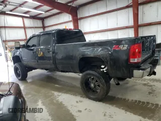 2012 GMC Sierra 2500HD SLE z VIN 1GT120CG6CF169156, wystawiony jako Copart lot #52860205 z przebiegiem 106 505 mil mil oraz Szkoda całkowita • Salvage title. Historia ofert i sprzedaży dostępna na DreamBid. Obrazek 2.