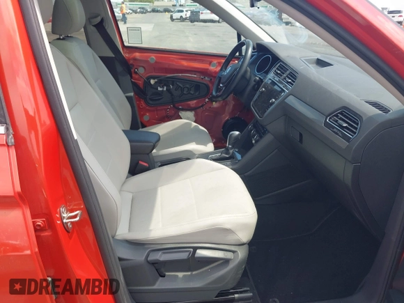 2018 Volkswagen Tiguan SEL with VIN 3VV3B7AX5JM007960, listed as a IAAI auction lot 42790694 with 39,854 mi miles and . Bid and sale history available at DreamBid. Image 5.