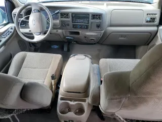 2004 Ford Excursion Special Serv z VIN 1FMNU41S74ED33740, wystawiony jako Copart lot #51643285 z przebiegiem 193 942 mil mil oraz Szkoda całkowita • Salvage title. Historia ofert i sprzedaży dostępna na DreamBid. Obrazek 8.