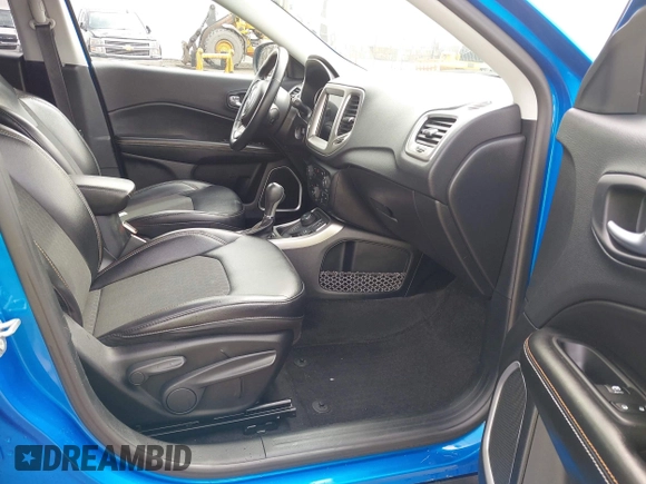 2018 Jeep Compass Latitude z VIN 3C4NJDBBXJT104122, wystawiony jako IAAI lot #41946947 z przebiegiem 124 433 mil mil oraz . Historia ofert i sprzedaży dostępna na DreamBid. Obrazek 5.
