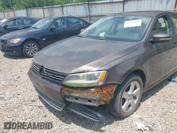 2012 Volkswagen Jetta TDI z VIN 3VWLL7AJ3CM349740, wystawiony jako IAAI lot #42576459 z przebiegiem 135 444 mil mil oraz . Historia ofert i sprzedaży dostępna na DreamBid. Obrazek 6.
