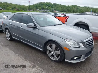 2011 Mercedes-Benz E 350 Luxury z VIN WDDHF8HBXBA338420, wystawiony jako IAAI lot #42155045 z przebiegiem 196 075 mil mil oraz . Historia ofert i sprzedaży dostępna na DreamBid. Obrazek 1.
