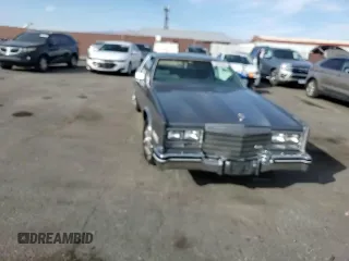 1985 Cadillac Eldorado z VIN 1G6EL5786FE628861, wystawiony jako Copart lot #76372384 z przebiegiem 15 146 mil mil oraz Szkody całkowita. Historia ofert i sprzedaży dostępna na DreamBid. Obrazek 10.