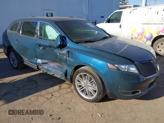 2016 Lincoln MKT EcoBoost z VIN 2LMHJ5AT4GBL02910, wystawiony jako IAAI lot #41192092 z przebiegiem 76 999 mil mil oraz . Historia ofert i sprzedaży dostępna na DreamBid. Obrazek 1.