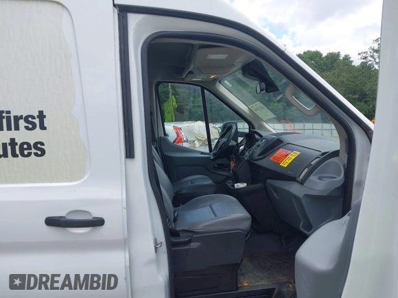 2019 Ford Transit z VIN 1FTBW2CM5KKB43860, wystawiony jako IAAI lot #42422646 z przebiegiem 129 215 mil mil oraz . Historia ofert i sprzedaży dostępna na DreamBid. Obrazek 5.