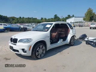 2013 BMW X5 xDrive35i z VIN 5UXZV4C55D0B07060, wystawiony jako IAAI lot #40331229 z przebiegiem 61 458 mil mil oraz . Historia ofert i sprzedaży dostępna na DreamBid. Obrazek 2.