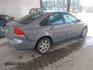 2006 Volvo S40 2.4L with VIN YV1MS382X62187886, listed as a IAAI auction lot 41943211 with 173,125 mi miles. Bid and sale history available at carsss.com. Image 4.