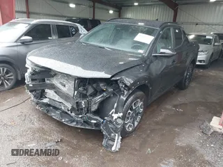 2024 Hyundai Santa Cruz SEL z VIN 5NTJCDDE5RH125196, wystawiony jako IAAI lot #41805584 z przebiegiem 3 944 mil mil oraz . Historia ofert i sprzedaży dostępna na DreamBid. Obrazek 2.