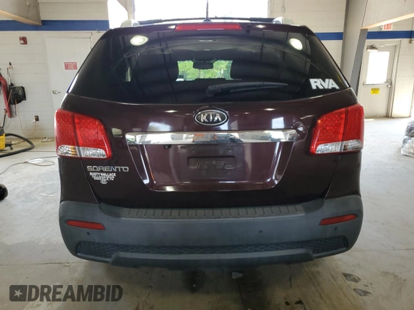 2012 Kia Sorento LX z VIN 5XYKT4A60CG238343, wystawiony jako Copart lot #57530375 z przebiegiem 268 748 mil mil oraz Czysty tytuł • Clean title. Historia ofert i sprzedaży dostępna na DreamBid. Obrazek 6.