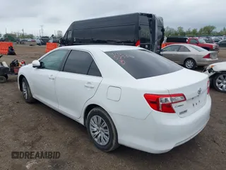 2012 Toyota Camry L z VIN 4T1BF1FKXCU525596, wystawiony jako IAAI lot #42076132 z przebiegiem 197 164 mil mil oraz . Historia ofert i sprzedaży dostępna na DreamBid. Obrazek 3.