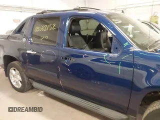 2013 Chevrolet Avalanche LT with VIN 3GNTKFE71DG309629, listed as a IAAI auction lot 42082132 with 139,428 mi miles and . Bid and sale history available at DreamBid. Image 14.