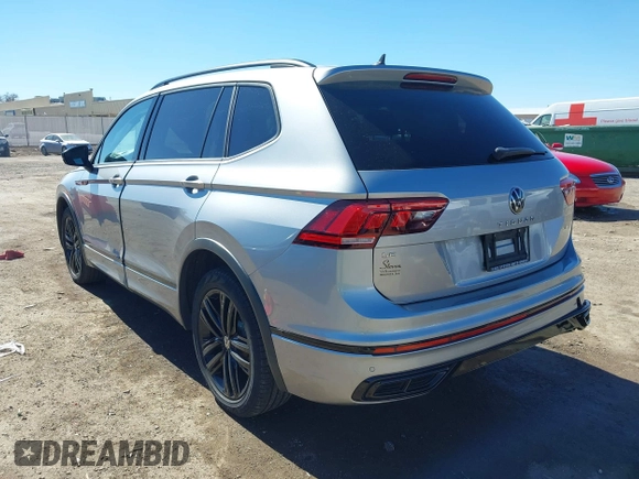 2022 Volkswagen Tiguan SE R-Line Black z VIN 3VVCB7AX4NM008121, wystawiony jako IAAI lot #41671382 z przebiegiem 71 674 mil mil oraz . Historia ofert i sprzedaży dostępna na DreamBid. Obrazek 3.