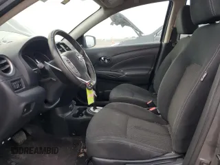 2018 Nissan Versa S Plus z VIN 3N1CN7AP9JL818501, wystawiony jako Copart lot #50786155 z przebiegiem 120 681 mil mil oraz Szkody całkowita. Historia ofert i sprzedaży dostępna na DreamBid. Obrazek 7.