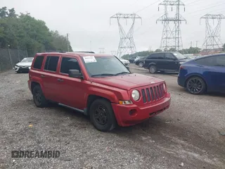 2008 Jeep Patriot Sport with VIN 1J8FF28W58D611698, listed as a IAAI auction lot 40062226 with 137,255 mi miles. Bid and sale history available at carsss.com. Image 1.
