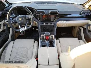 2022 Lamborghini Urus z VIN ZPBUA1ZL3NLA17004, wystawiony jako Copart lot #83652724 z przebiegiem 3691 mil mil oraz Tytuł czysty. Historia ofert i sprzedaży dostępna na DreamBid. Obrazek 8.
