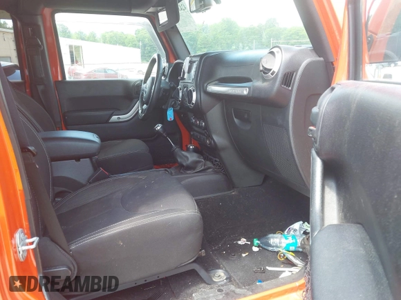 2015 Jeep Wrangler Unlimited Rubicon z VIN 1C4BJWFG4FL598033, wystawiony jako IAAI lot #42435523 z przebiegiem 134 202 mil mil oraz . Historia ofert i sprzedaży dostępna na DreamBid. Obrazek 5.