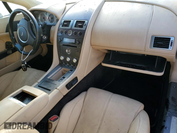 2008 Aston Martin Vantage z VIN SCFBF04B18GD08076, wystawiony jako Copart lot #70620153 z przebiegiem Nie podano mil oraz . Historia ofert i sprzedaży dostępna na DreamBid. Obrazek 8.
