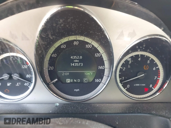 2009 Mercedes-Benz C 300 Sport z VIN WDDGF54X09F231689, wystawiony jako IAAI lot #42291790 z przebiegiem 143 573 mil mil oraz . Historia ofert i sprzedaży dostępna na DreamBid. Obrazek 7.
