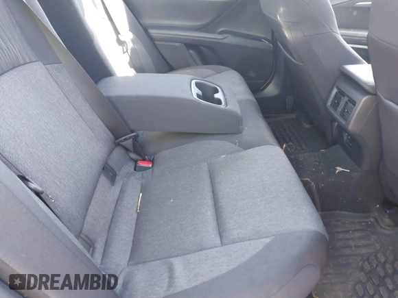 2025 Toyota Camry LE z VIN 4T1DBADK8SU004060, wystawiony jako IAAI lot #41891342 z przebiegiem 3 354 mil mil oraz . Historia ofert i sprzedaży dostępna na DreamBid. Obrazek 8.